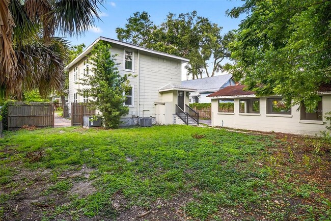 Building Photo - 809 E Baker St