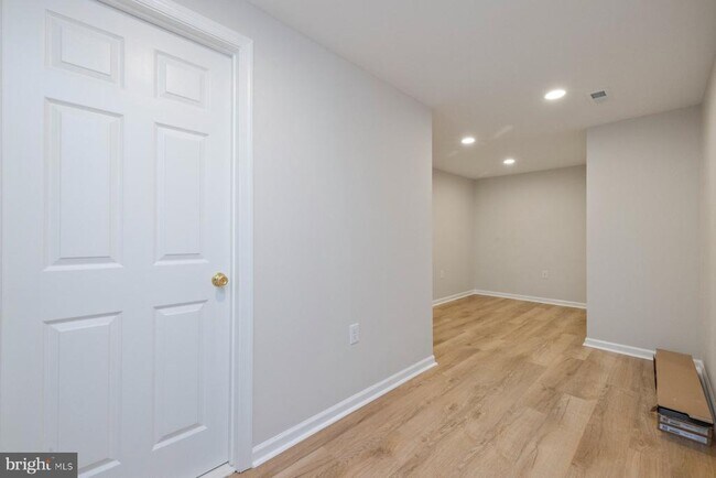 Building Photo - 7017 Helmsdale Ct