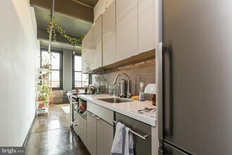 Building Photo - 1701 Tulip St