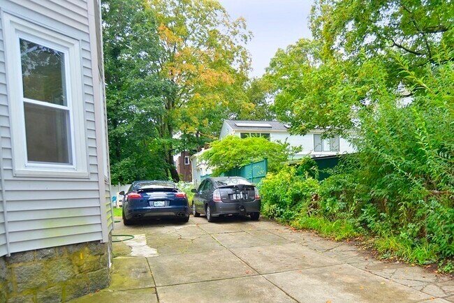 Building Photo - 11 Ballard St