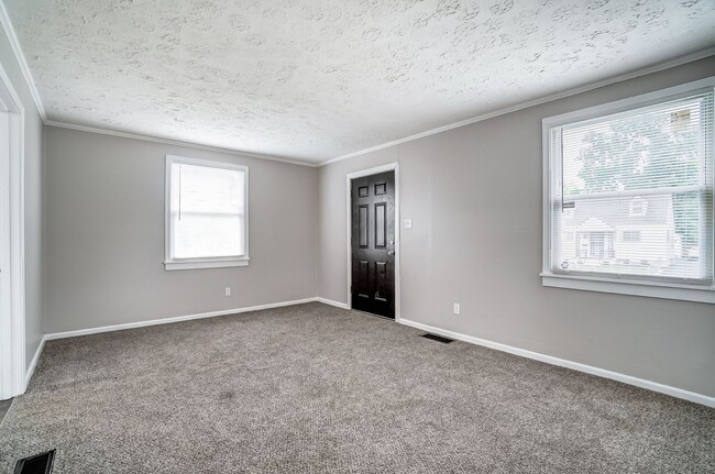 Building Photo - Spacious 3 Bedroom in Dayton!