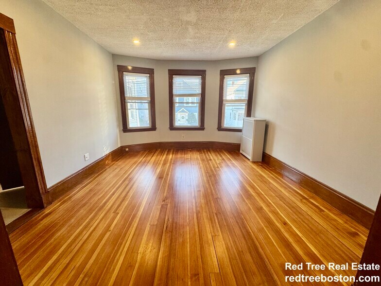 Building Photo - 69 Turner St