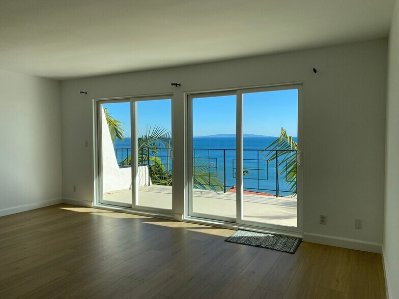 Building Photo - 18139 Coastline Dr