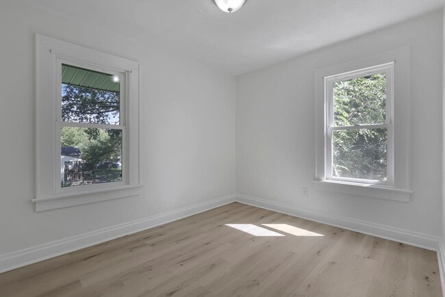 Building Photo - 450 S Terrace Ave