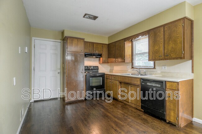 Building Photo - 8803 E 85 St