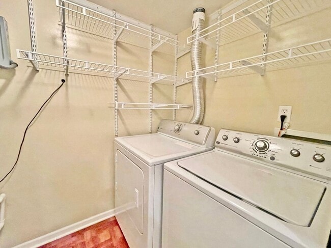 Building Photo - READY 11-07-25!! 3-Bedroom Townhome at the...