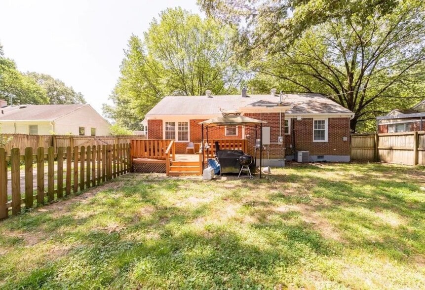 Building Photo - 4634 Amboy Rd