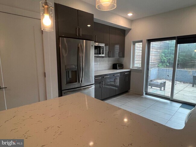 Building Photo - 1431 N 28th St