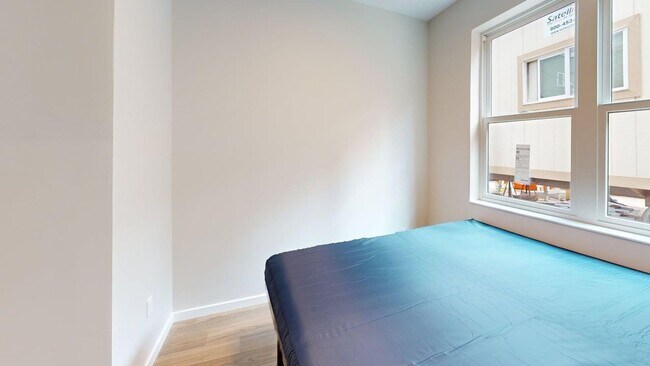 Interior Photo - 404 E Clark