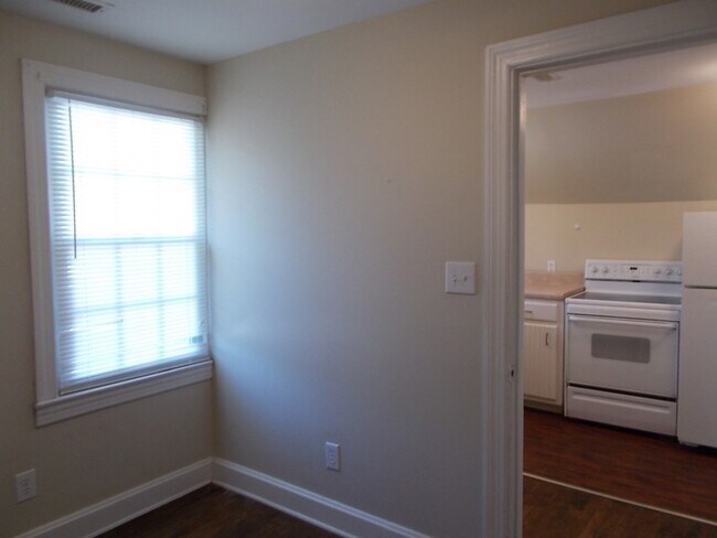 Building Photo - 216 Thomas Terrace