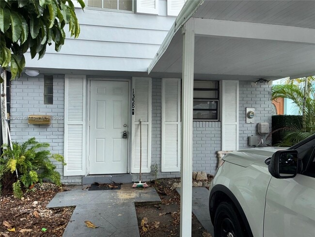 Building Photo - 1358 W 69th St