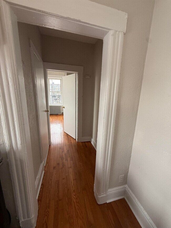 Building Photo - 467 Pavonia Ave