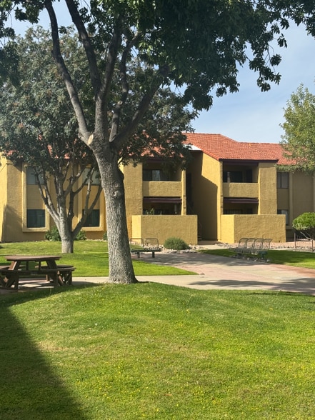 Primary Photo - 2194 N Pantano Rd