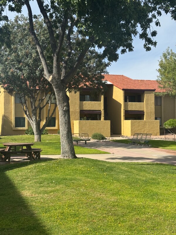 Building Photo - 2194 N Pantano Rd