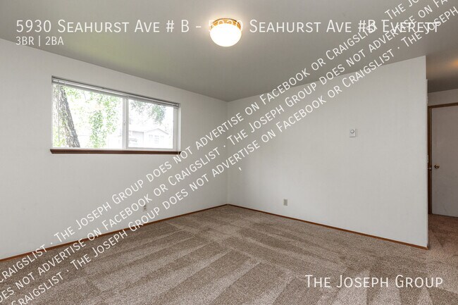 Building Photo - 5930 Seahurst Ave