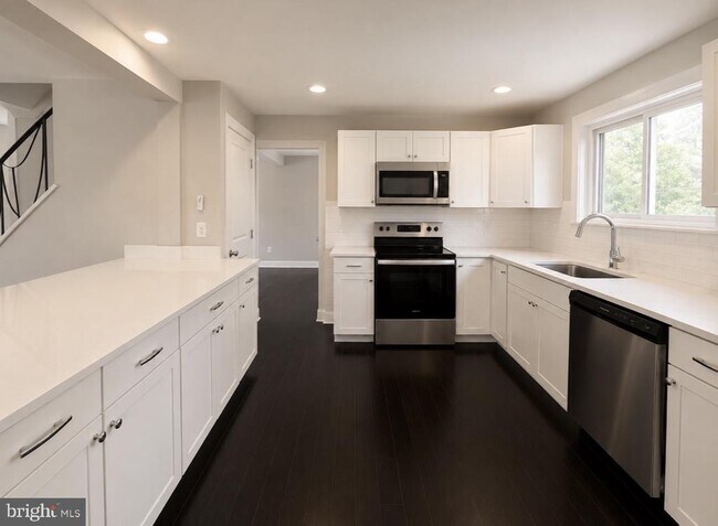 Building Photo - 256 W Beidler Rd