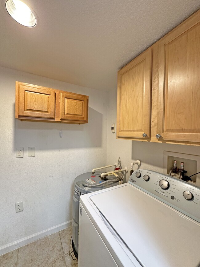 Building Photo - 271 SW Palm Dr