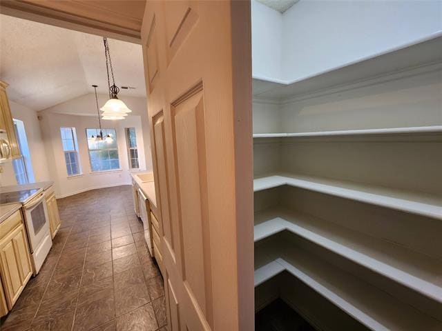 Building Photo - 2131 Ridgecliff Dr
