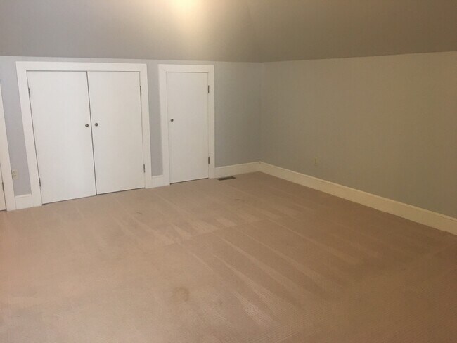 Building Photo - Charming and spacious 3 bedroom cottage in downtown Conway!