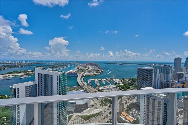 Building Photo - 851 NE 1st Ave