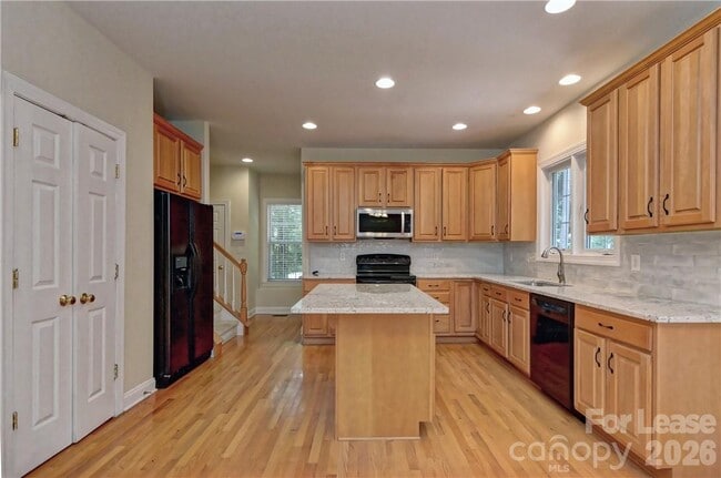 Building Photo - 10496 Gunnison Ln