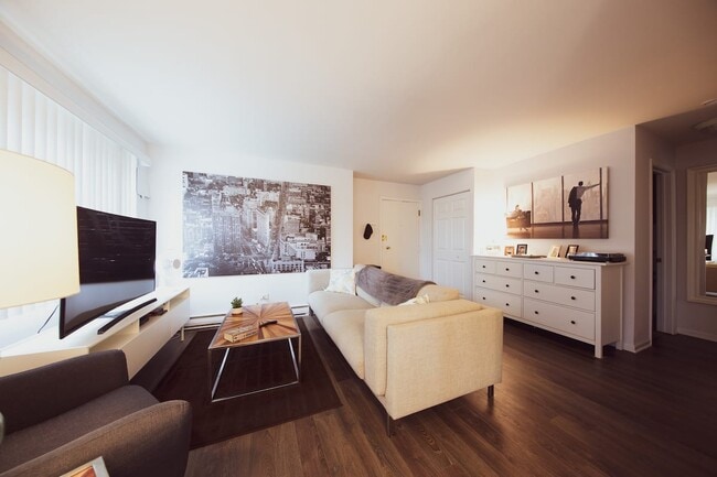 Building Photo - 310 Lathrop Ave