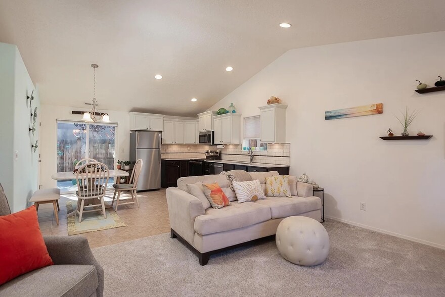 Building Photo - 2807 NE Spring Water Pl