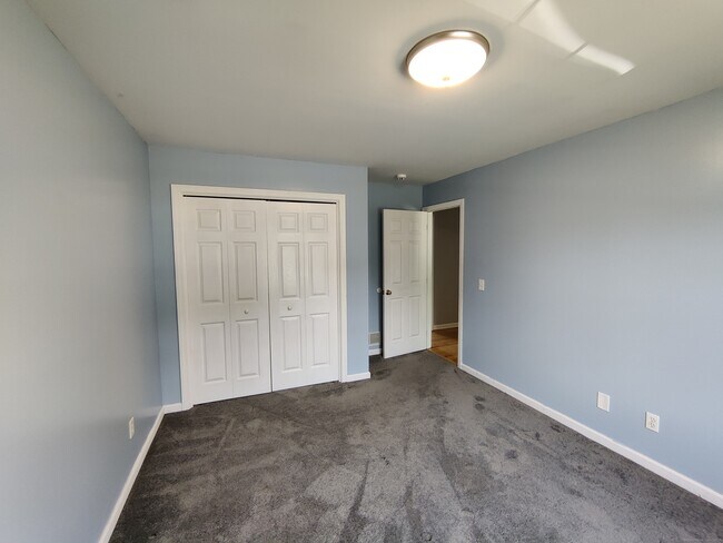 Building Photo - 6 Stephanie Ln