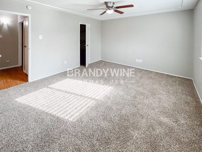 Building Photo - 553 Edwards Dr