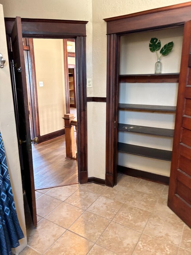 Building Photo - 327 Ash St