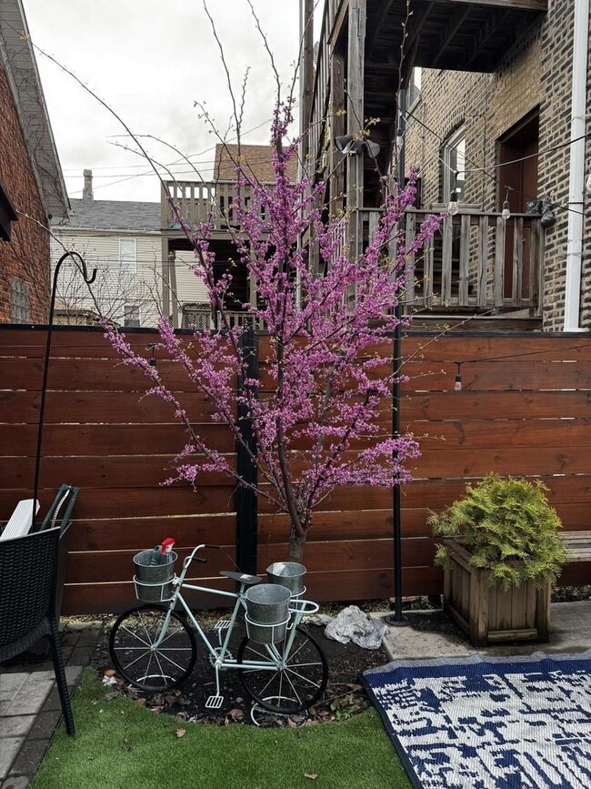 Building Photo - 2143 W 18th Pl