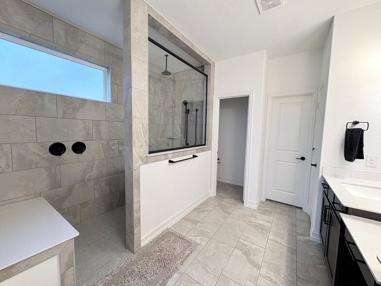 Building Photo - 1505 Isaac Dr