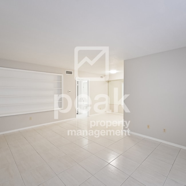 Building Photo - $1099! Updated 1-Bedroom Condo Near Pool. ...