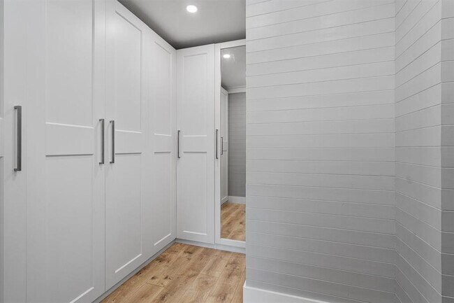 Building Photo - 1203 Thackeray Ln