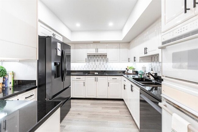 Building Photo - 1125 W Peppertree Dr