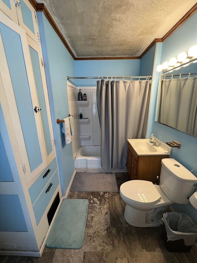 Building Photo - 305 Maryland St