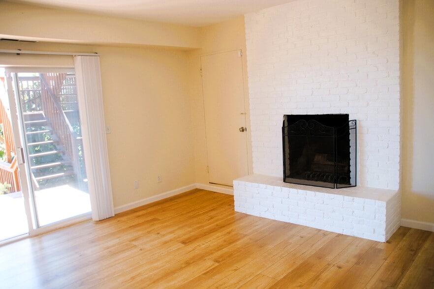 Building Photo - 220 Shoreview Dr