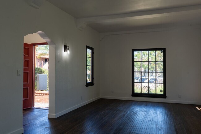 Building Photo - 1521 S Stanley Ave