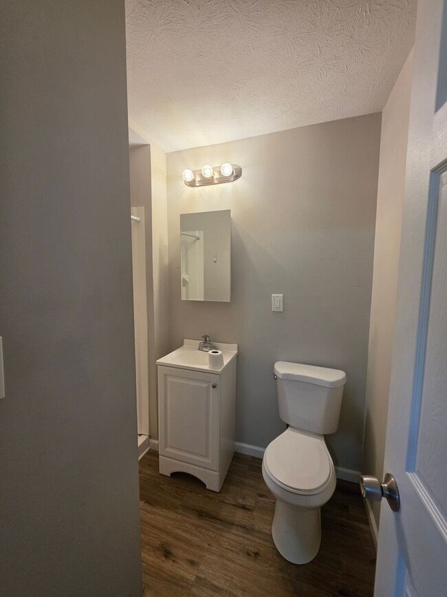Building Photo - 454 Kling St