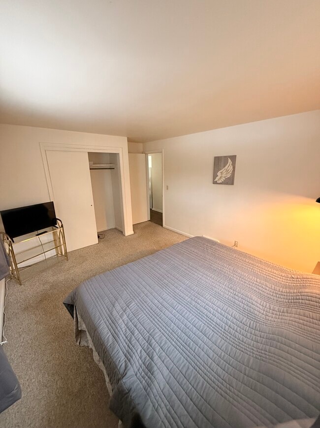 Building Photo - 310 Poplar St