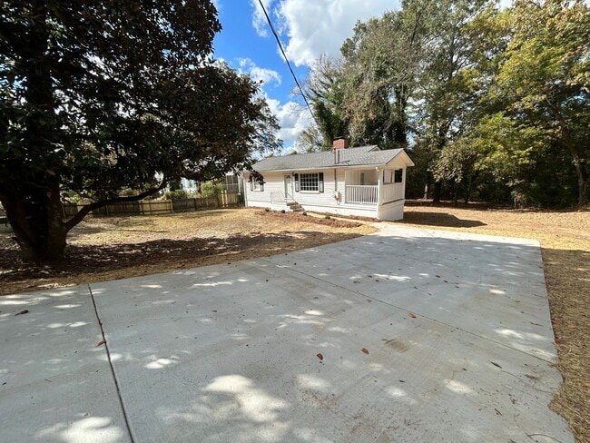 Building Photo - Updated 3/1 House in South Rome- $1,295