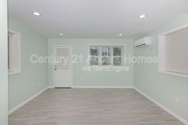Building Photo - 2508 Larry Ave