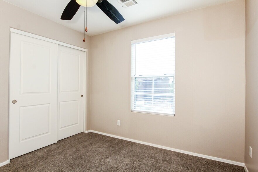 Building Photo - 5804 S 10th Dr