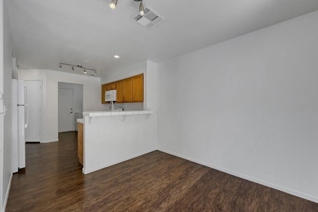 Building Photo - 193 Chadwell Ct