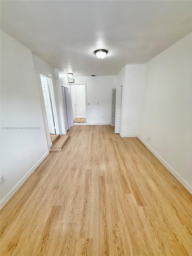 Building Photo - 11637 SW 117th Ct
