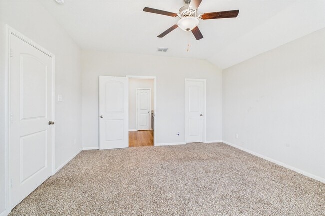 Building Photo - Stunning 4 bedrooms 2 baths single-story h...