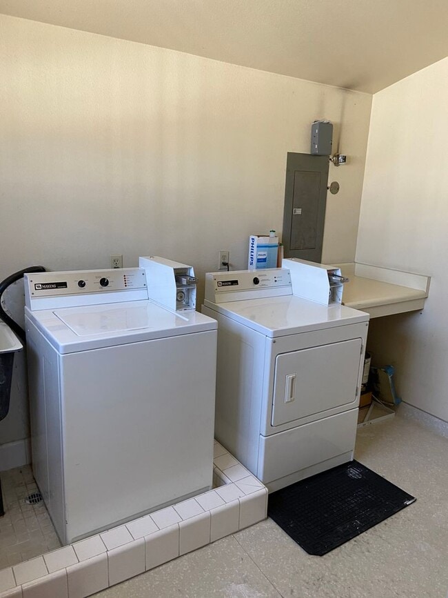 Building Photo - 3832 Fifth Ave