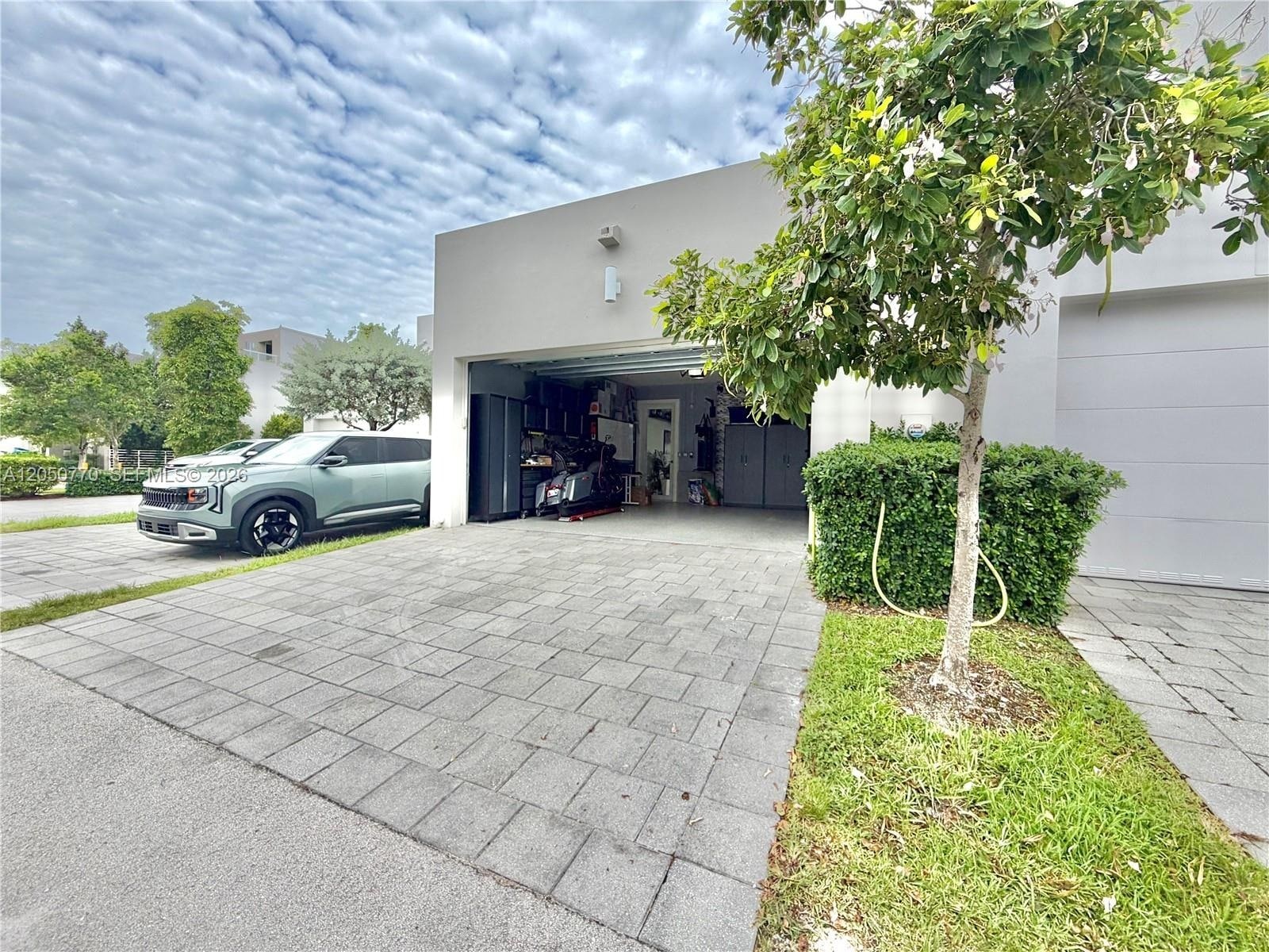 Building Photo - 6415 NW 105th Ct