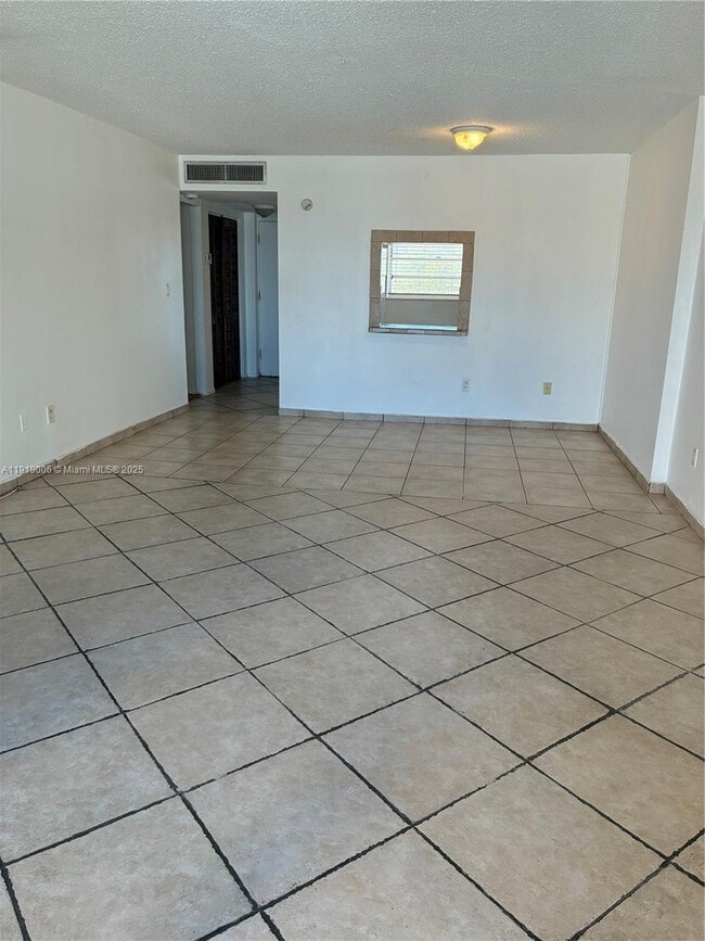 Building Photo - 16400 NE 17th Ave