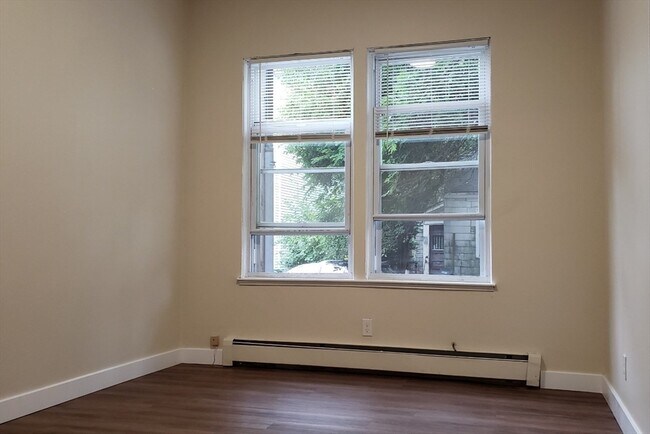 Building Photo - 65 Brookline St